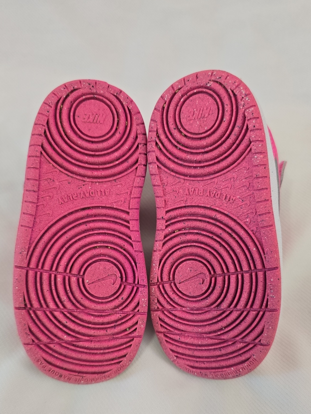 Nike Girl Shoes Size: 7C - Picture 9 of 17
